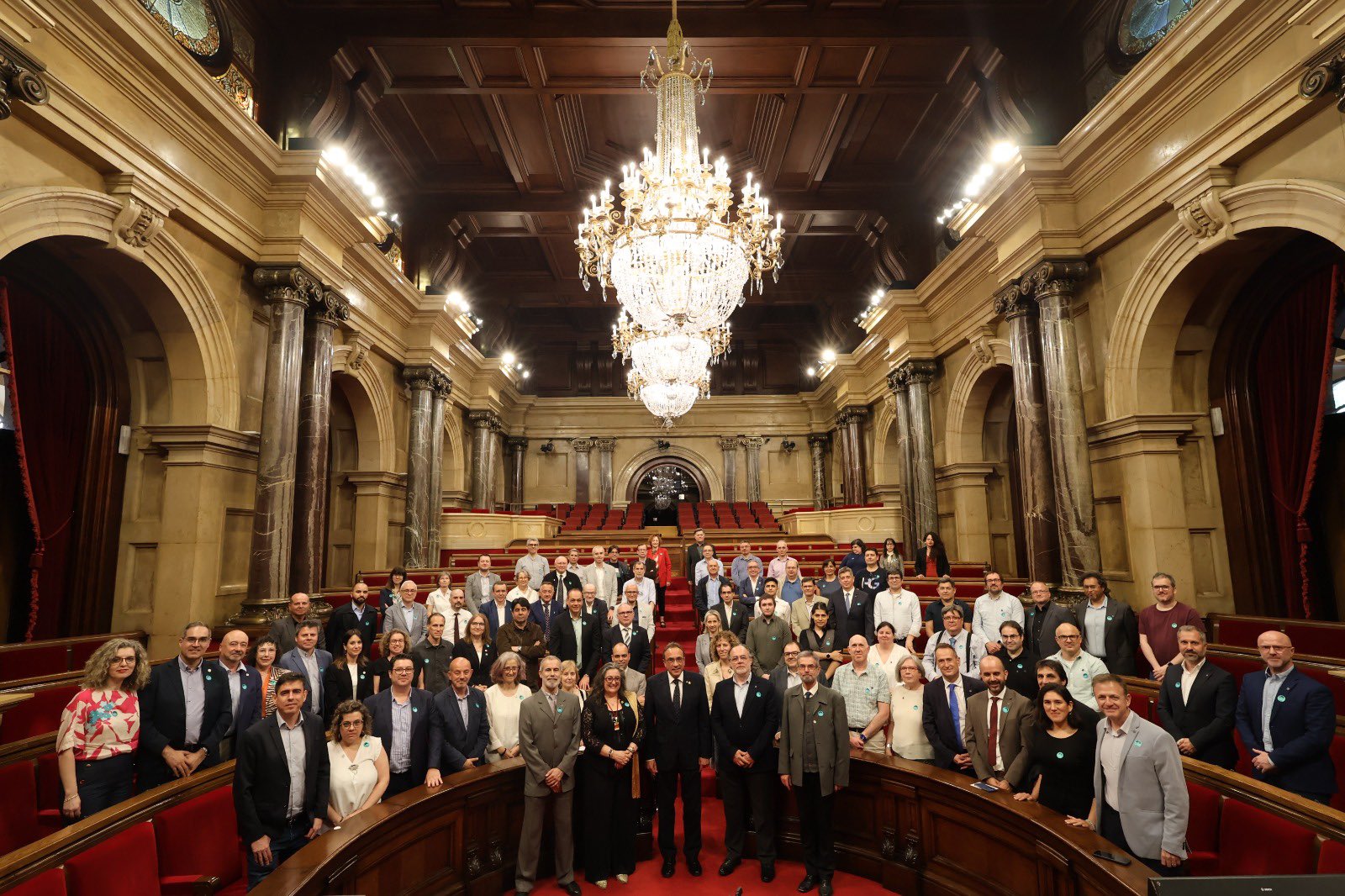 Fotografia de grup a la Cambra del Parlament