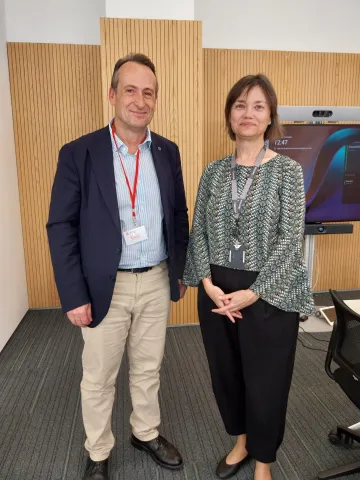 Òscar Planes amb Montse Prieto (d'esquerra a dreta) durant la reunió mantinguda.